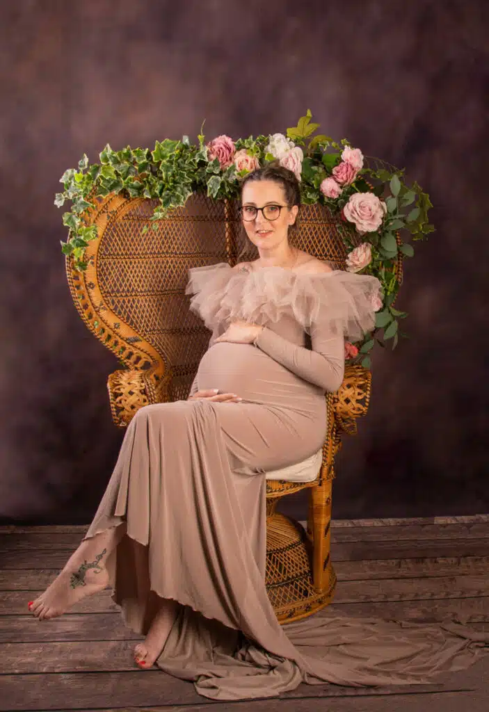 une future maman sur mythique fauteuil d'Emmanuel