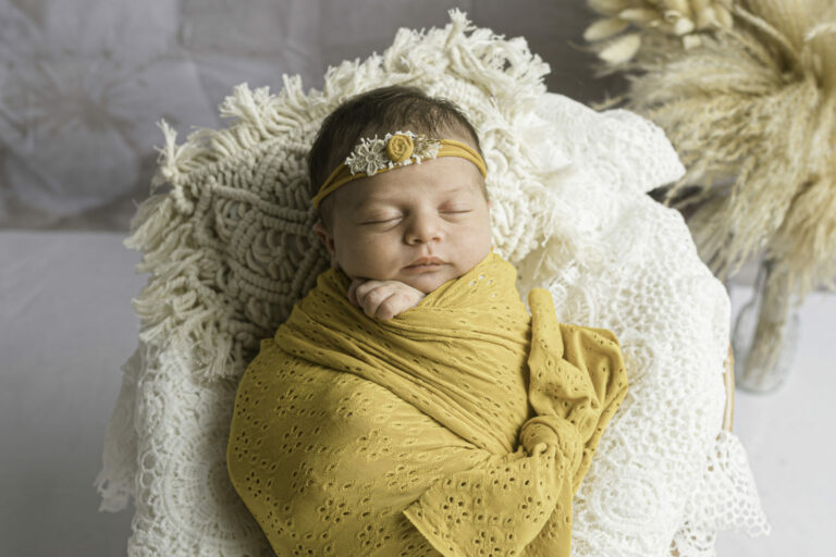 La photographie de nouveau-né plutôt posé ou lifestyle?