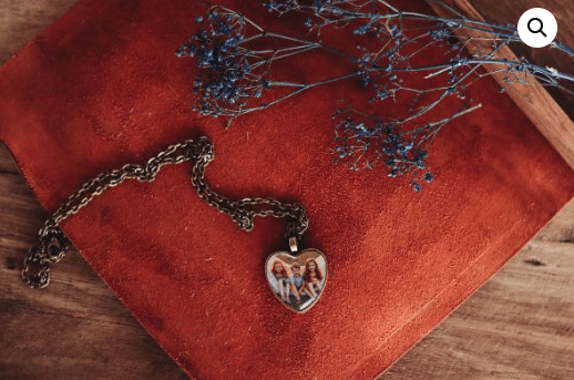 collier vintage vendu par le studio laurence gindt photographie 