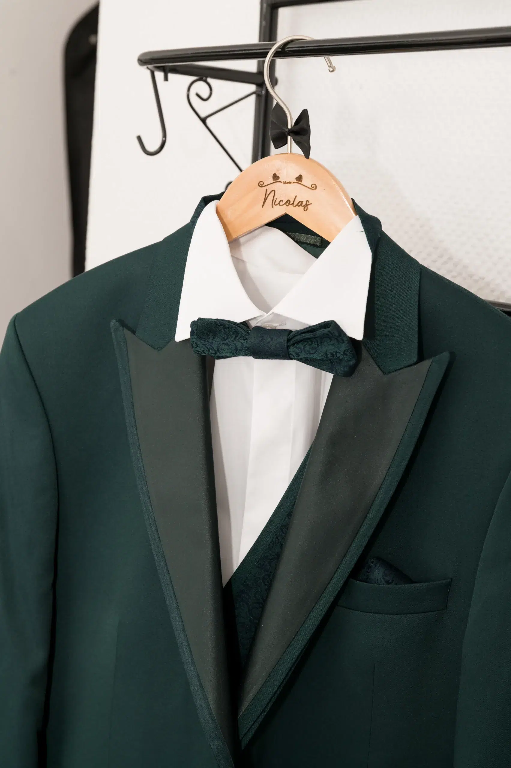 vestes de costumes vert du future mariés